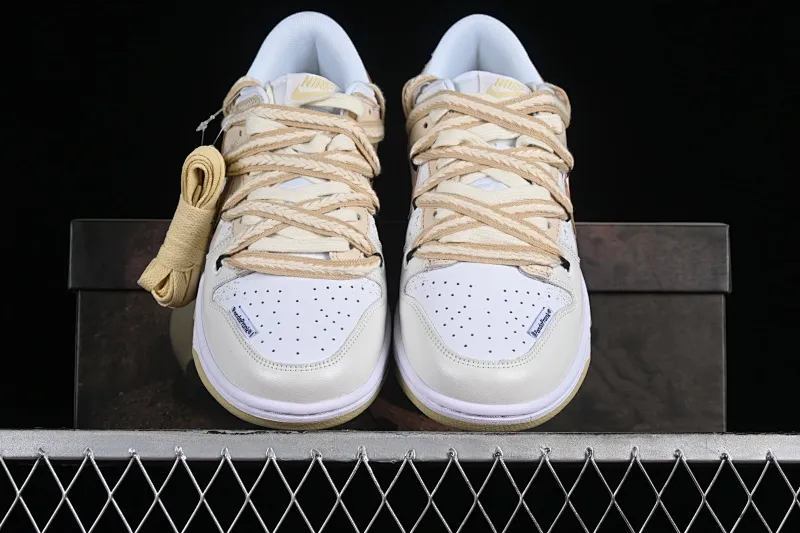 All Categories Nk SB Dunk Series Nk SB Dunk Low Low-top Sneakers Nk Dunk Low Panda Prank Space Exploration-Interstellar Exploration Mocha SB Strap Low-top Casual Sneakers DV0833-100